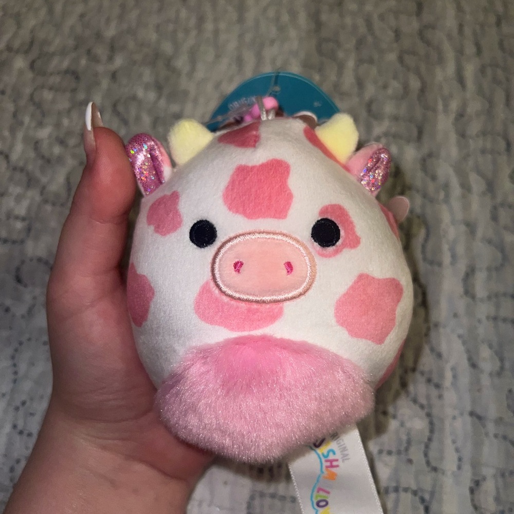 BNWT USA EXCLUSIVE 3.5” Valentine Evangelica Cow Clip Squishmallow